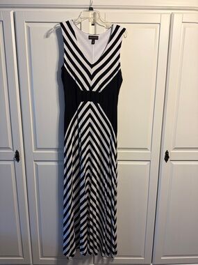Dana Buchman Black and White Chevron Maxi Dress